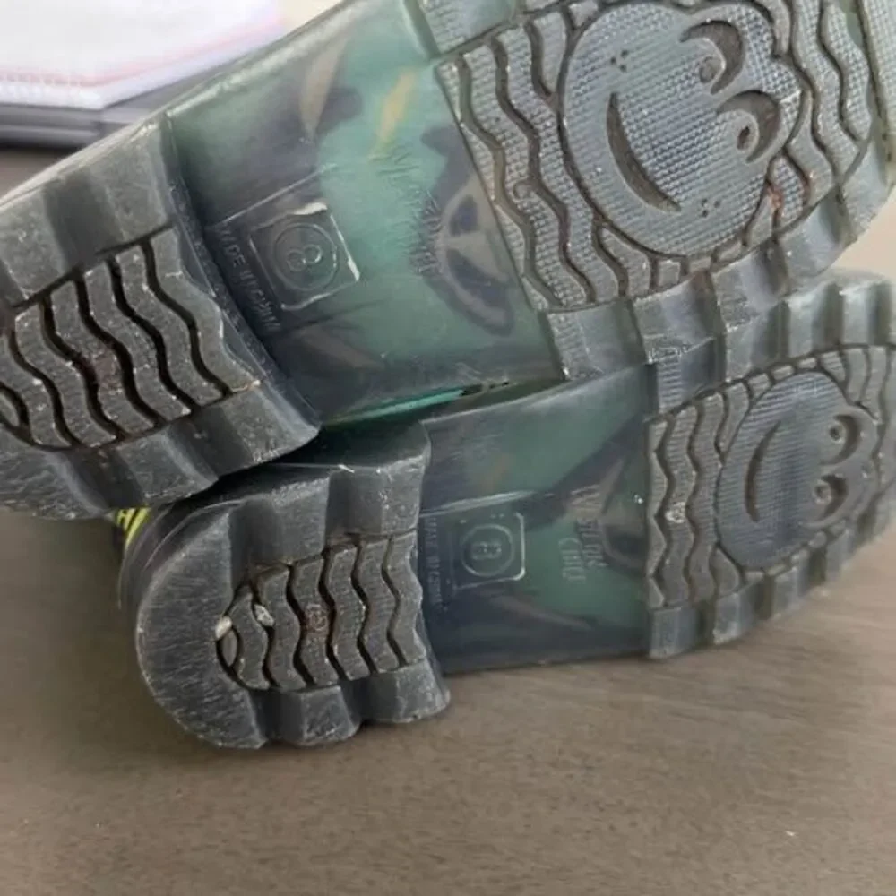 Western Chief Tropic Shark Lighted Rain Boots Size 8